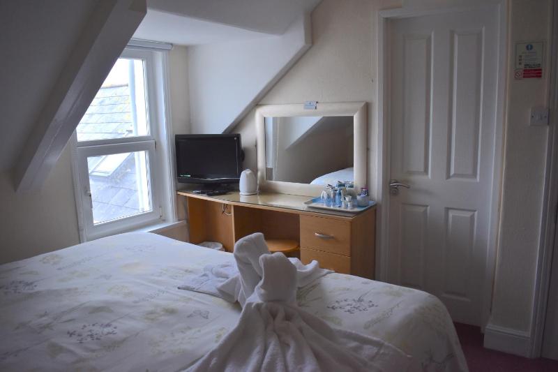 Double or Twin Room image 3