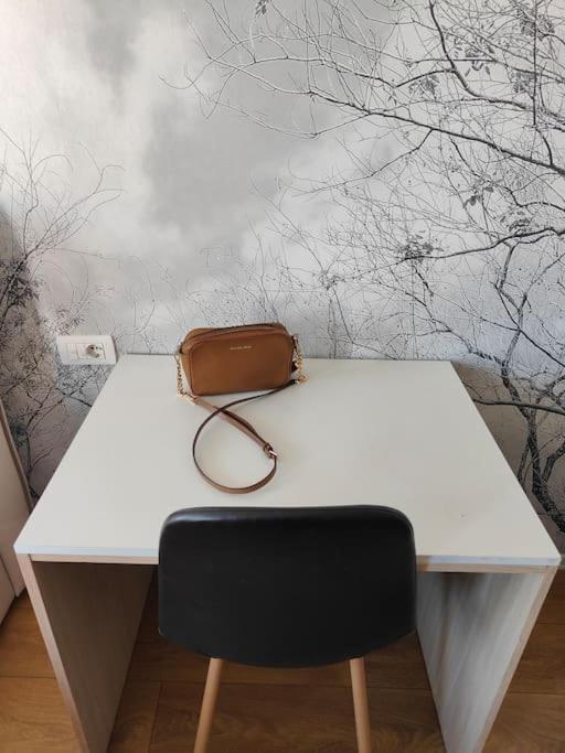 Ida Central Studio Apartment - image 2
