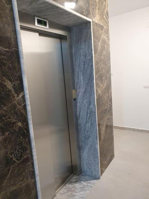 Ida Central Studio Apartment - image 11