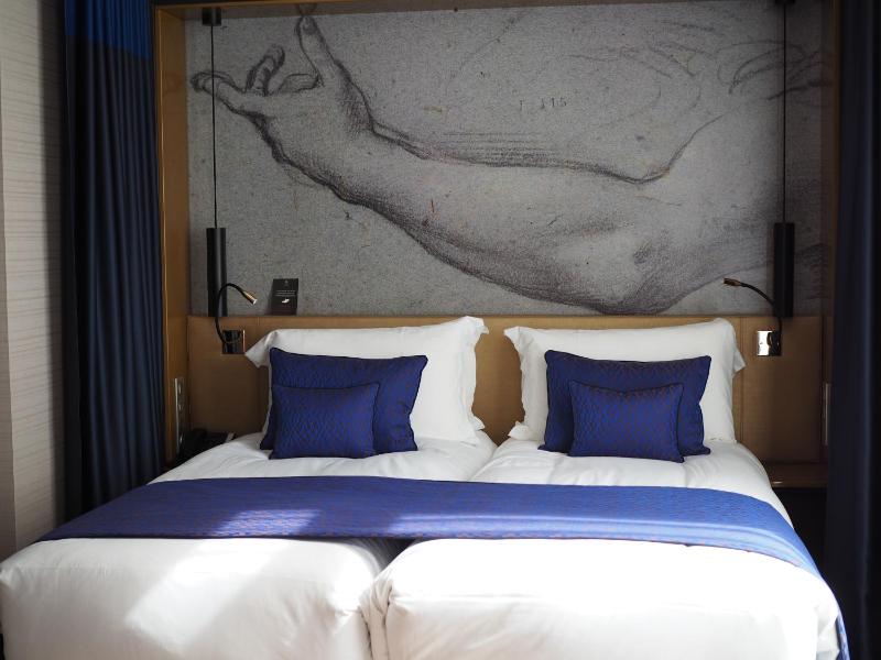 Superior Twin Room image 3