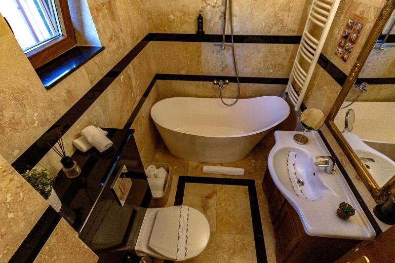 Deluxe Double Room image 2