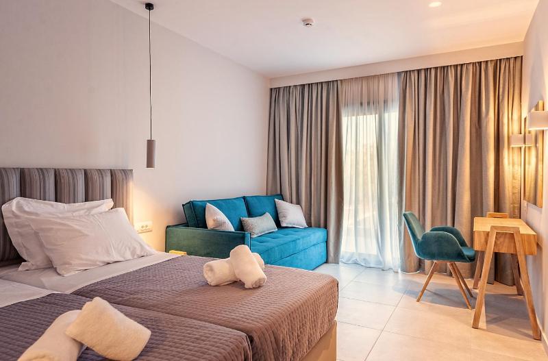 Deluxe Quadruple Room with Private Pool image 4