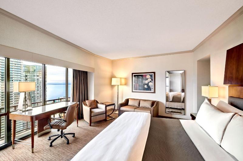 Premium City View, Guest room, 1 King, Sofa bed, City view image 4