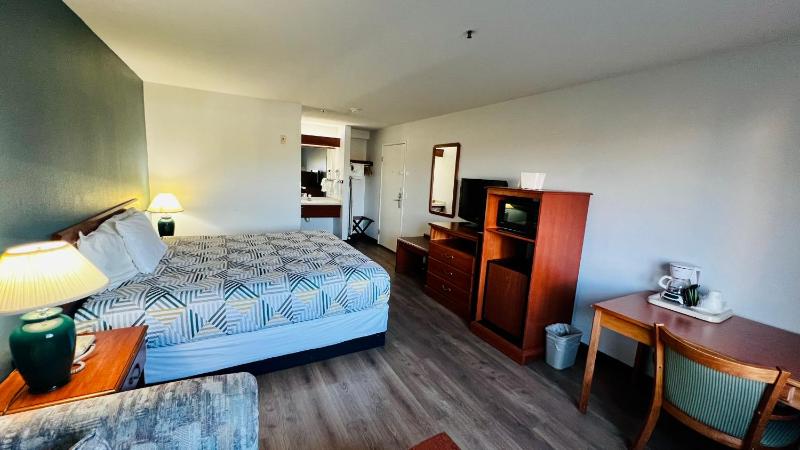 King Room image 3