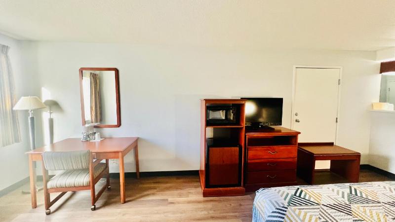 Studio 6 Suites Portland OR- I-5/OHSU - image 13
