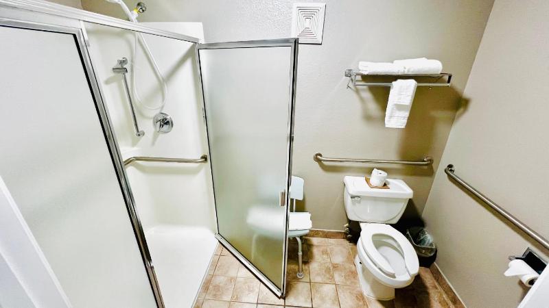 King Room with Roll-in Shower - Disability Access - Non-Smoking image 2