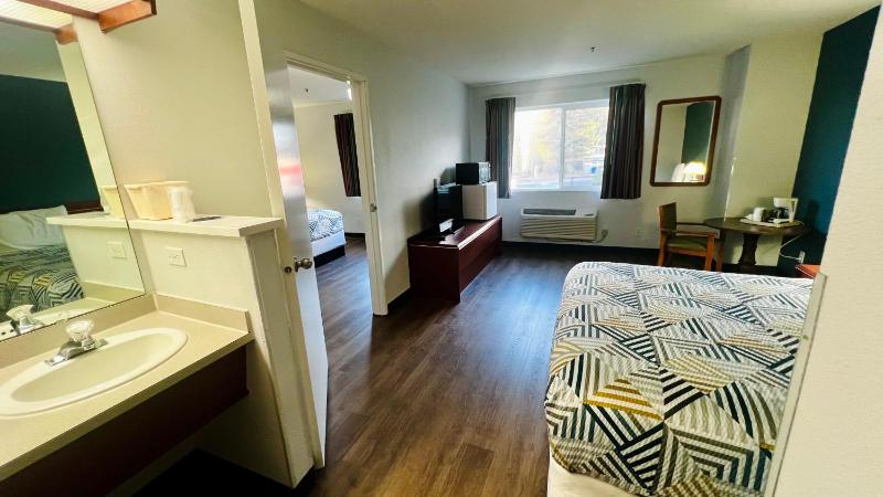 Studio 6 Suites Portland OR- I-5/OHSU - image 34
