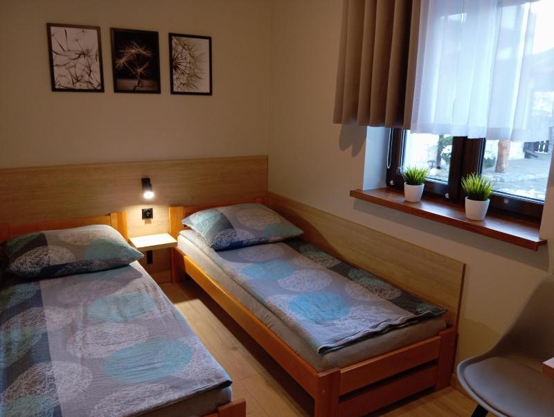Small Twin Room image 3
