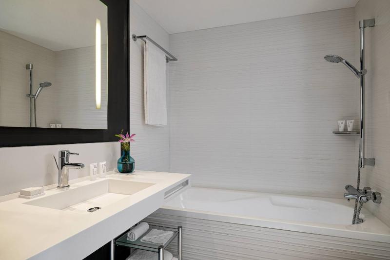 Junior Suite with Sea View image 3