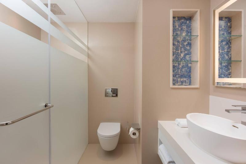 Duplex Suite with Balcony and Resort View image 4