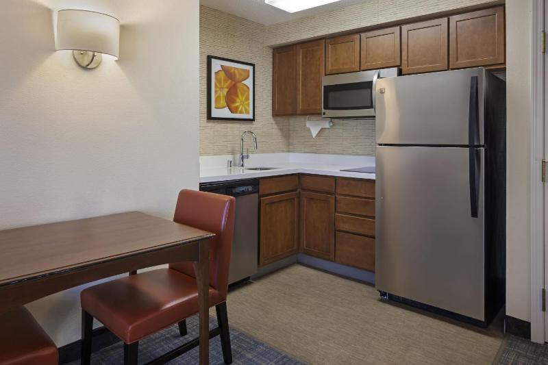 One-Bedroom Suite image 3