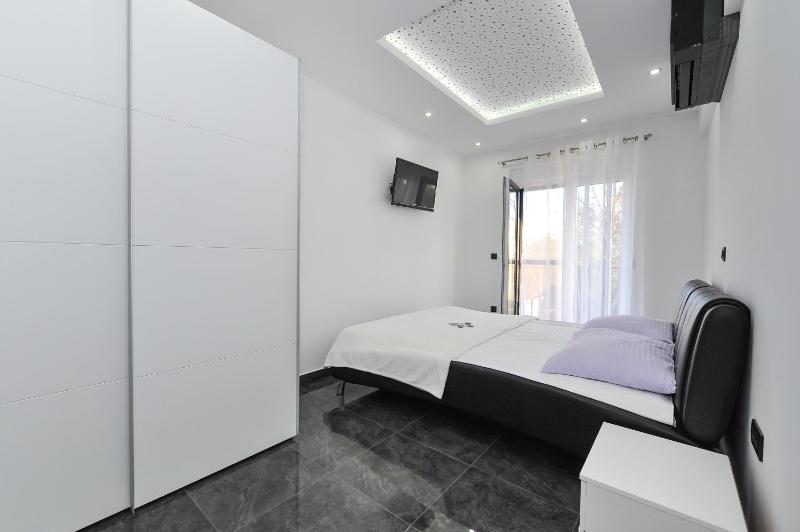Family friendly house with a swimming pool Privlaka Zadar - 23636 - image 8
