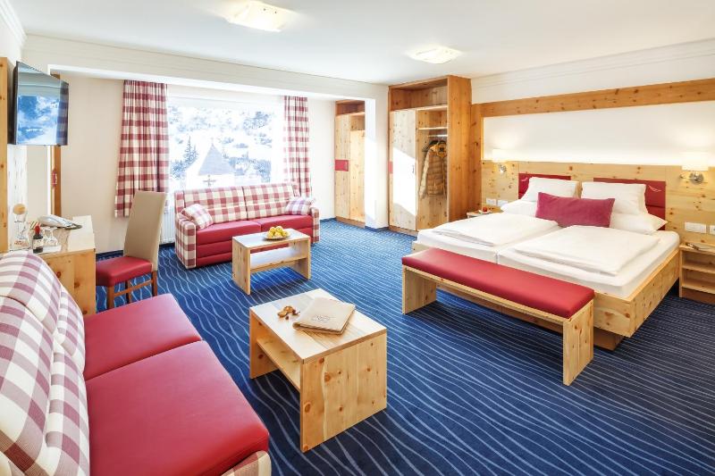 Superior Family Room image 4