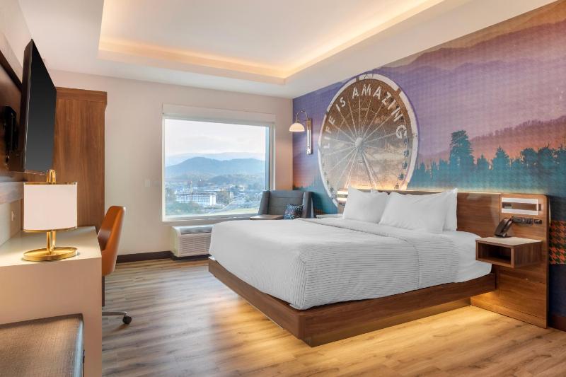King Room with Mountain View - Non Smoking/Upper floor image 3