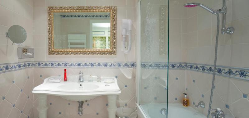 Deluxe Junior Suite with Terrace image 2