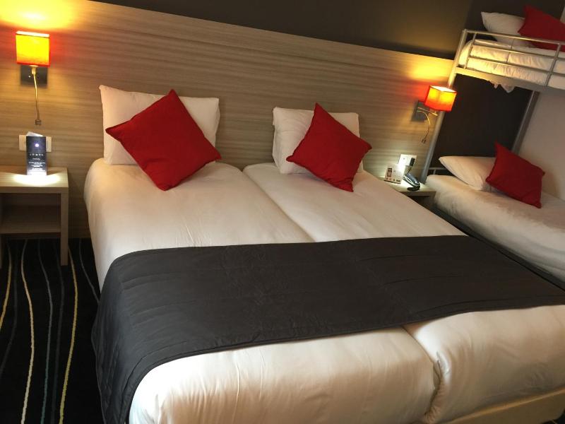 Quadruple Room image 3