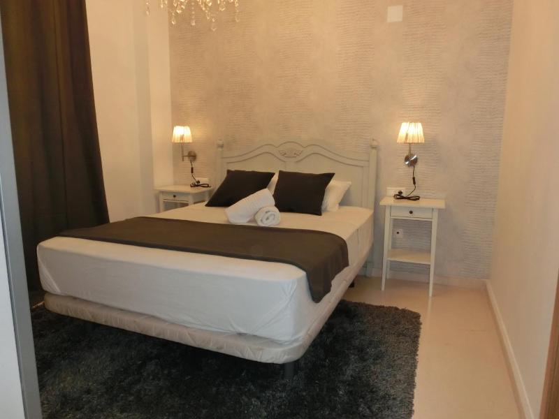 One-Bedroom Apartment image 1