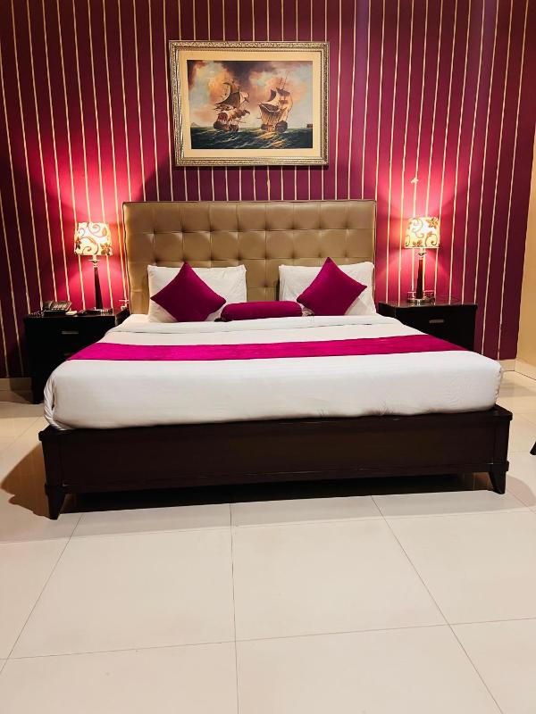 Grand Regent Hotel and Suites - image 3