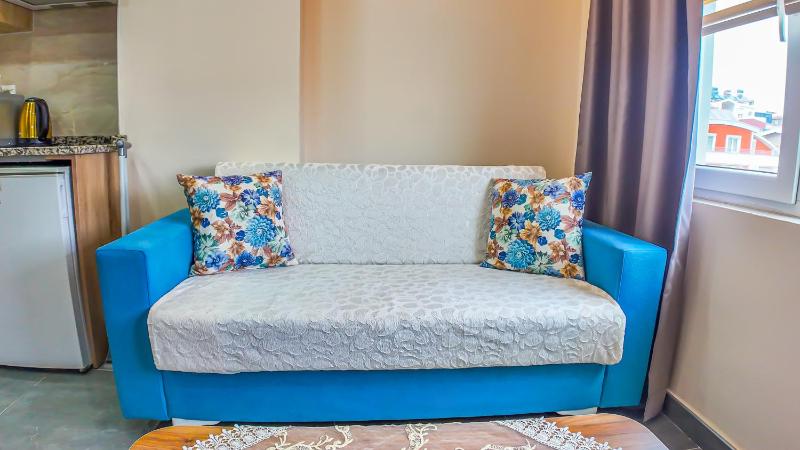 Studio Apartment with Sea View image 4