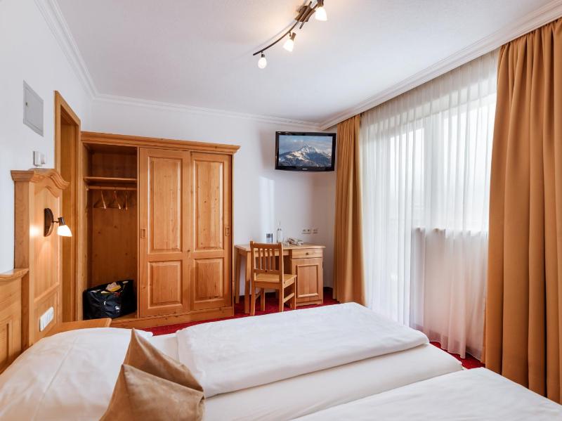 Small Double Room image 2