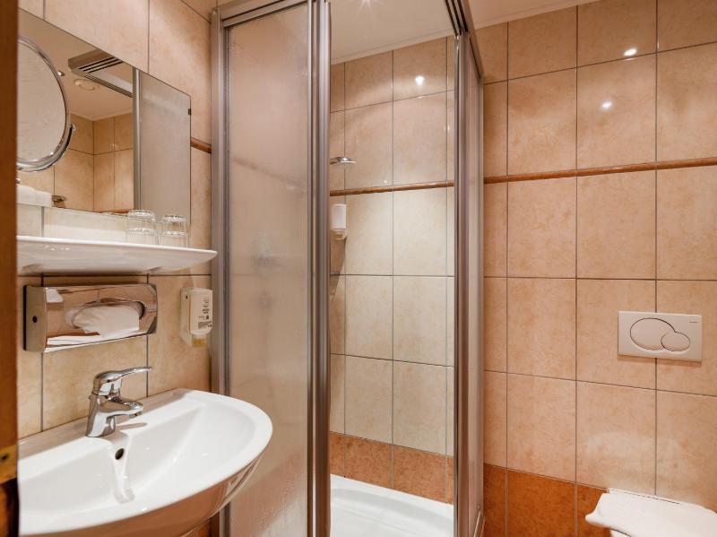 Small Double Room image 3