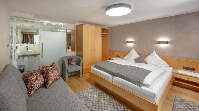 Double Room image 2