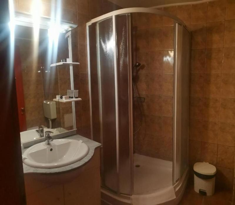 Twin Room image 3