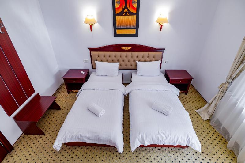 Twin Room image 3