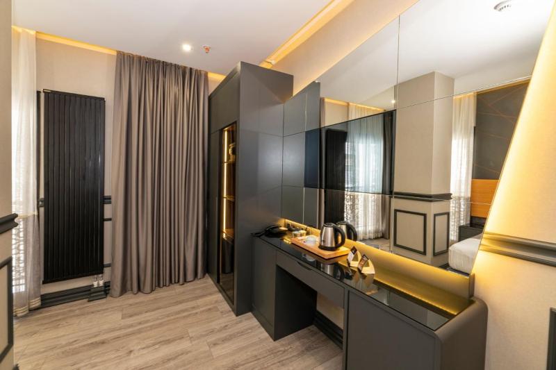 Deluxe Twin Room image 3