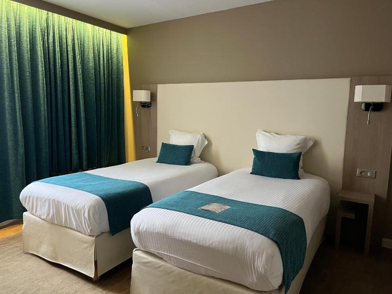 Twin Room image 2