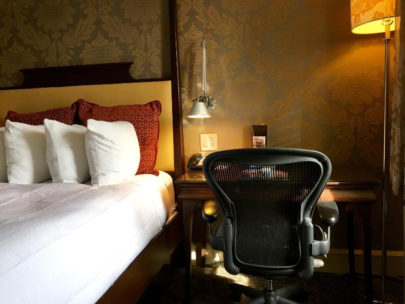 King Room image 3