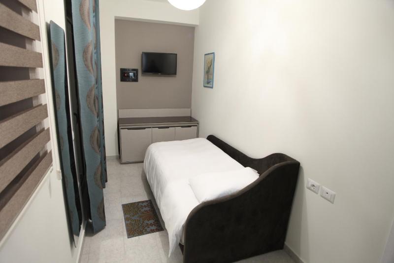 Budget Single Room image 3