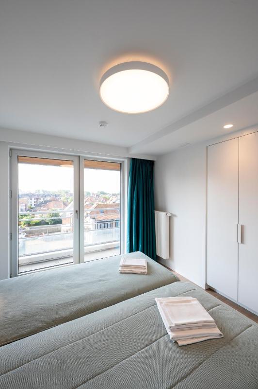 Superior Apartment - city view image 3