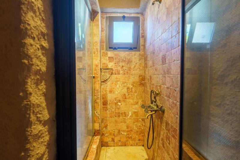 Standard Double Room image 3