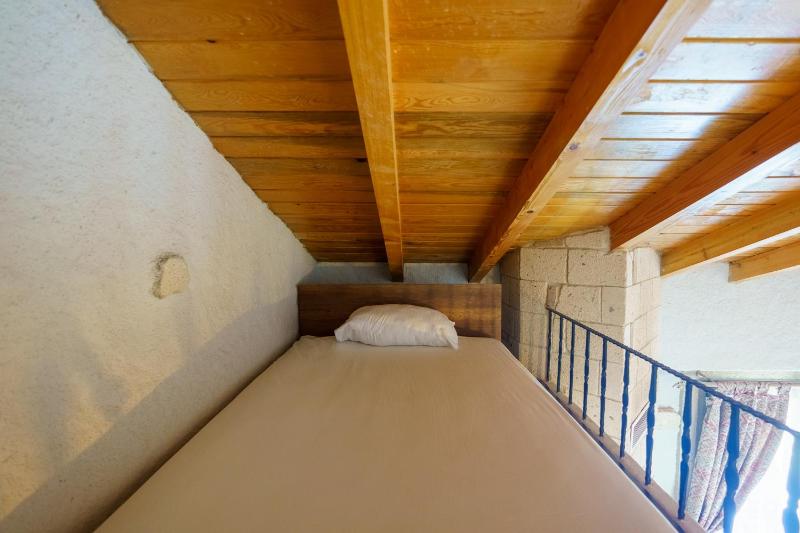 Double Room with Balcony image 4