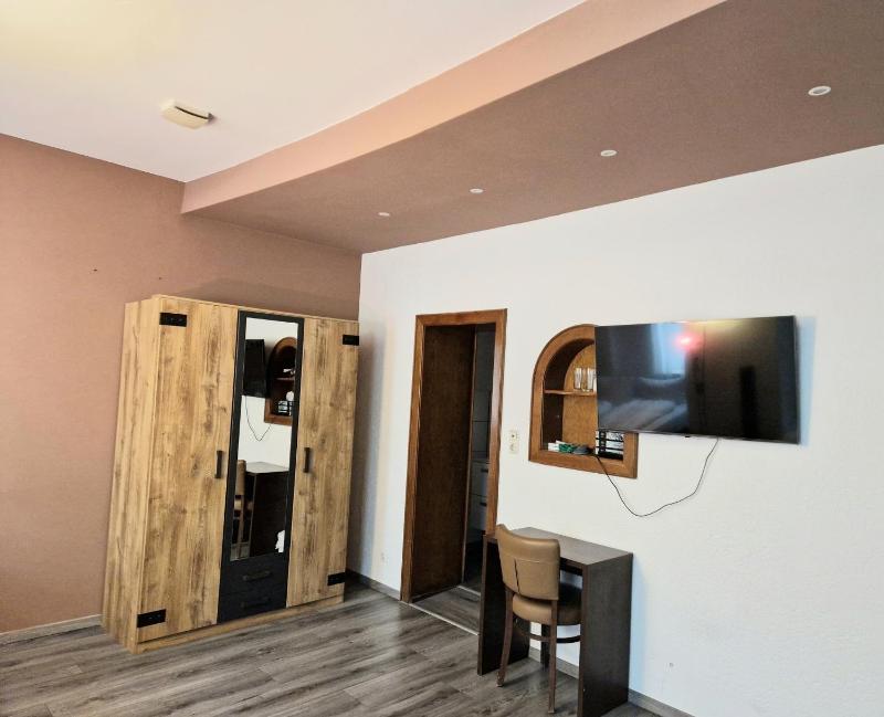 Family Room image 1