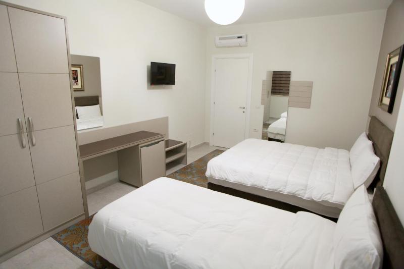 Deluxe Triple Room image 3