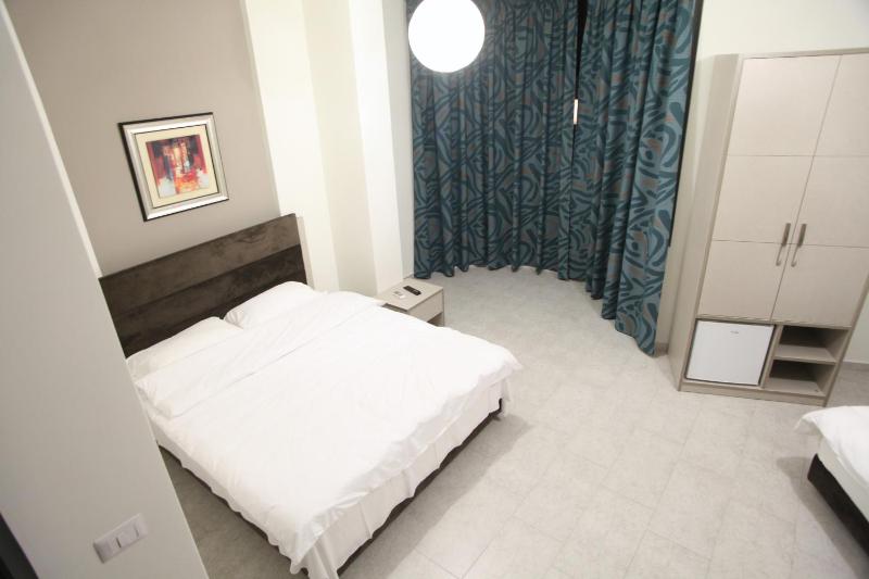 Deluxe Triple Room image 3