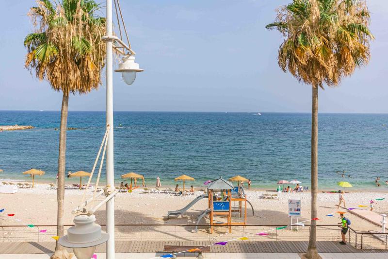 Deluxe Double Room with Sea View image 3