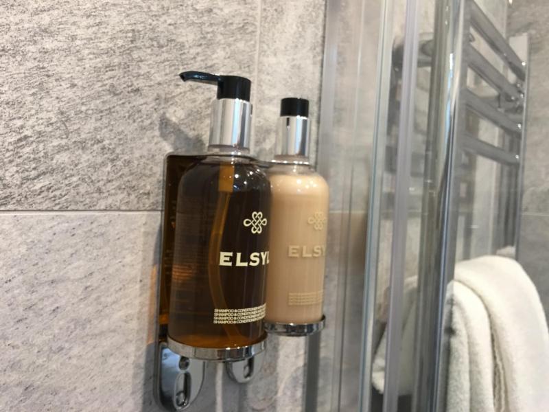 Budget Double Room image 3