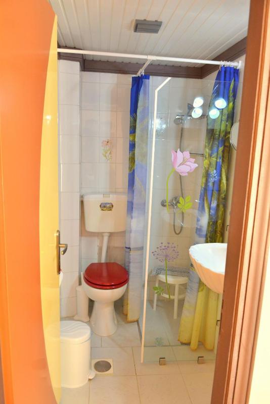 Studio (1 Adult) image 3