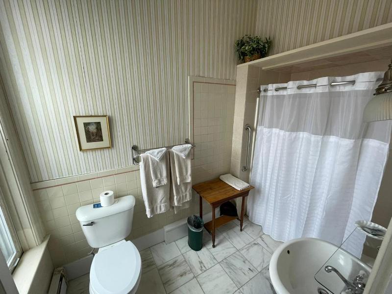 Double Room with Two Double Beds image 4