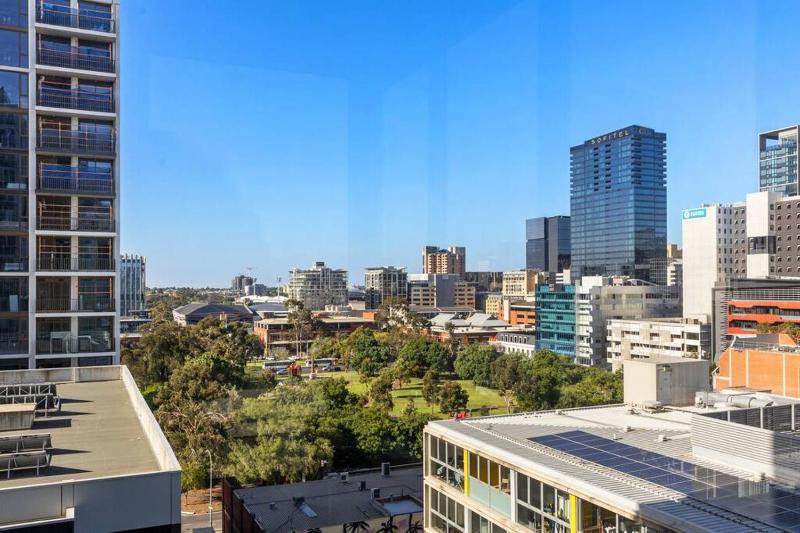The Balfours Haven - 1BR CBD with Wifi Parking - image 2