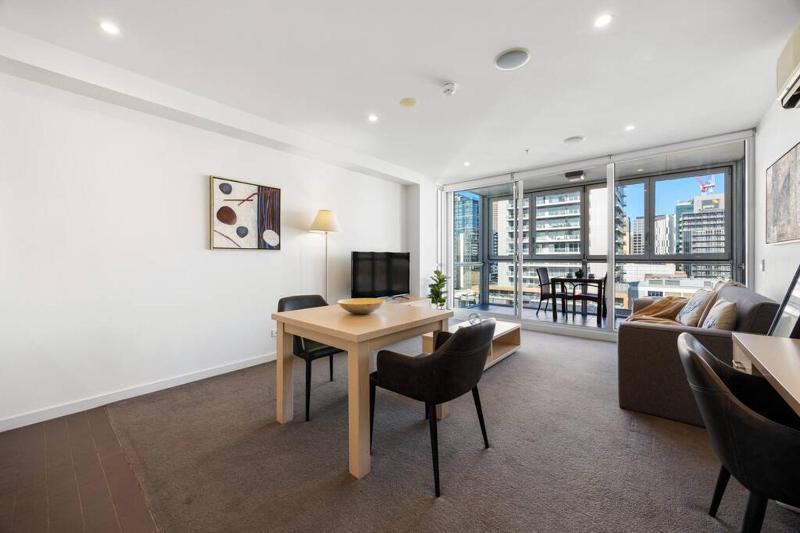 The Balfours Haven - 1BR CBD with Wifi Parking - image 3