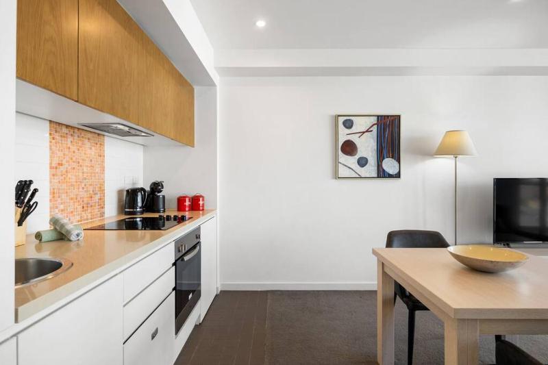 The Balfours Haven - 1BR CBD with Wifi Parking - image 10