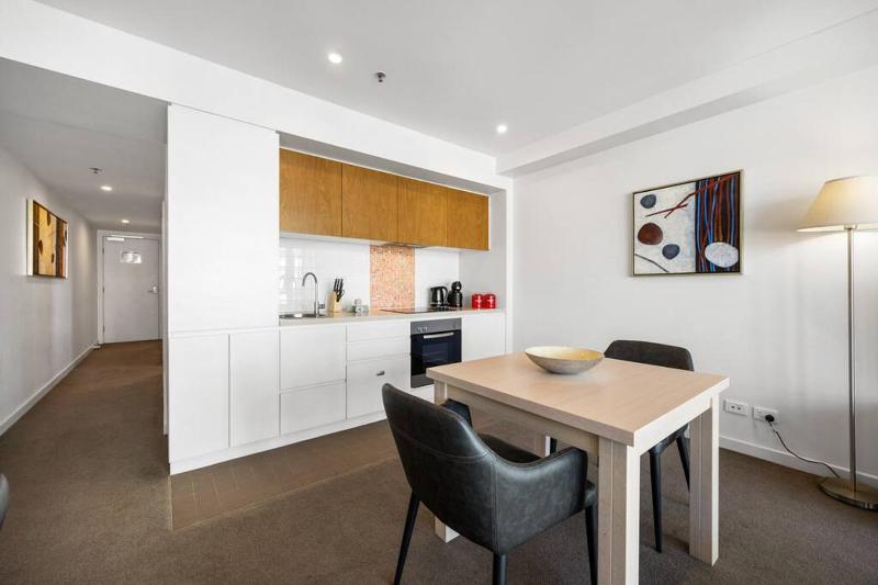 The Balfours Haven - 1BR CBD with Wifi Parking - image 16