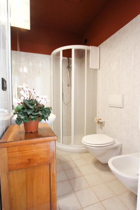 Double Room with Lake View image 4