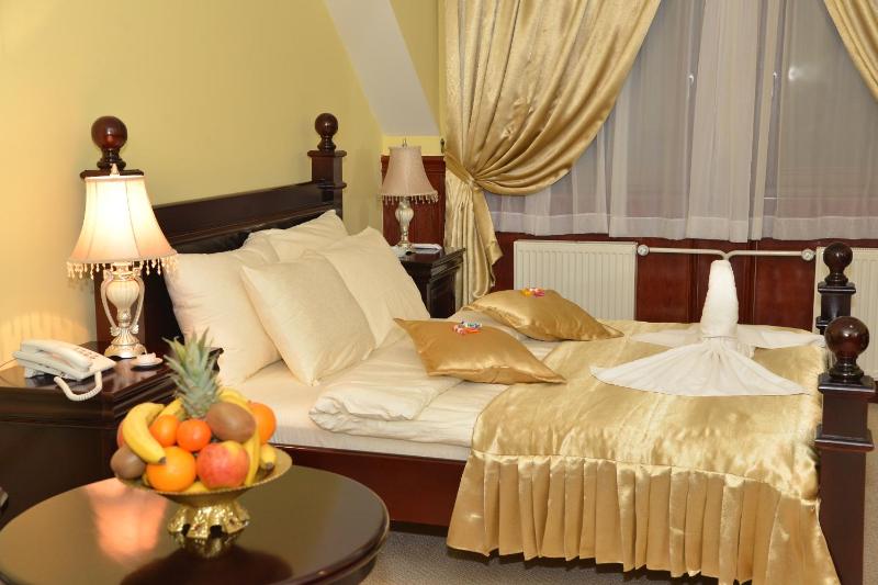 King Room with Mountain View image 4