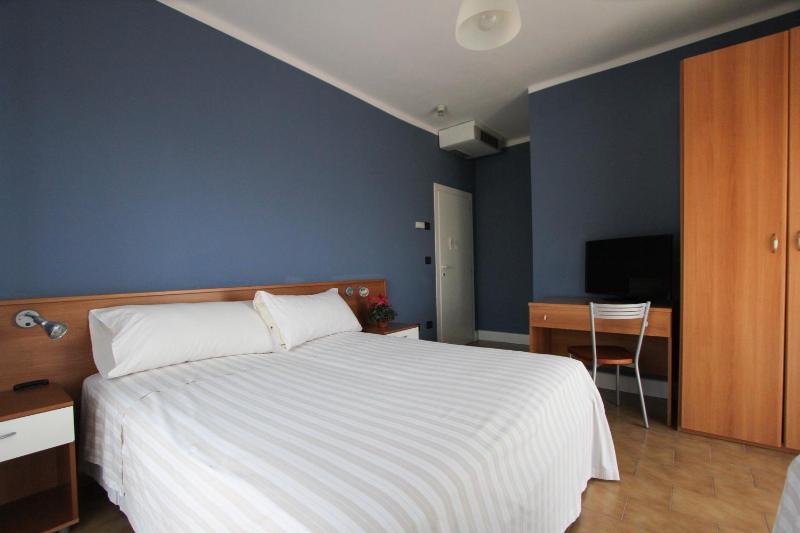 Double Room image 2