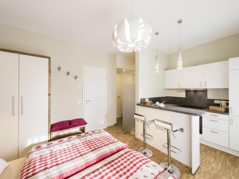 Double Room image 3